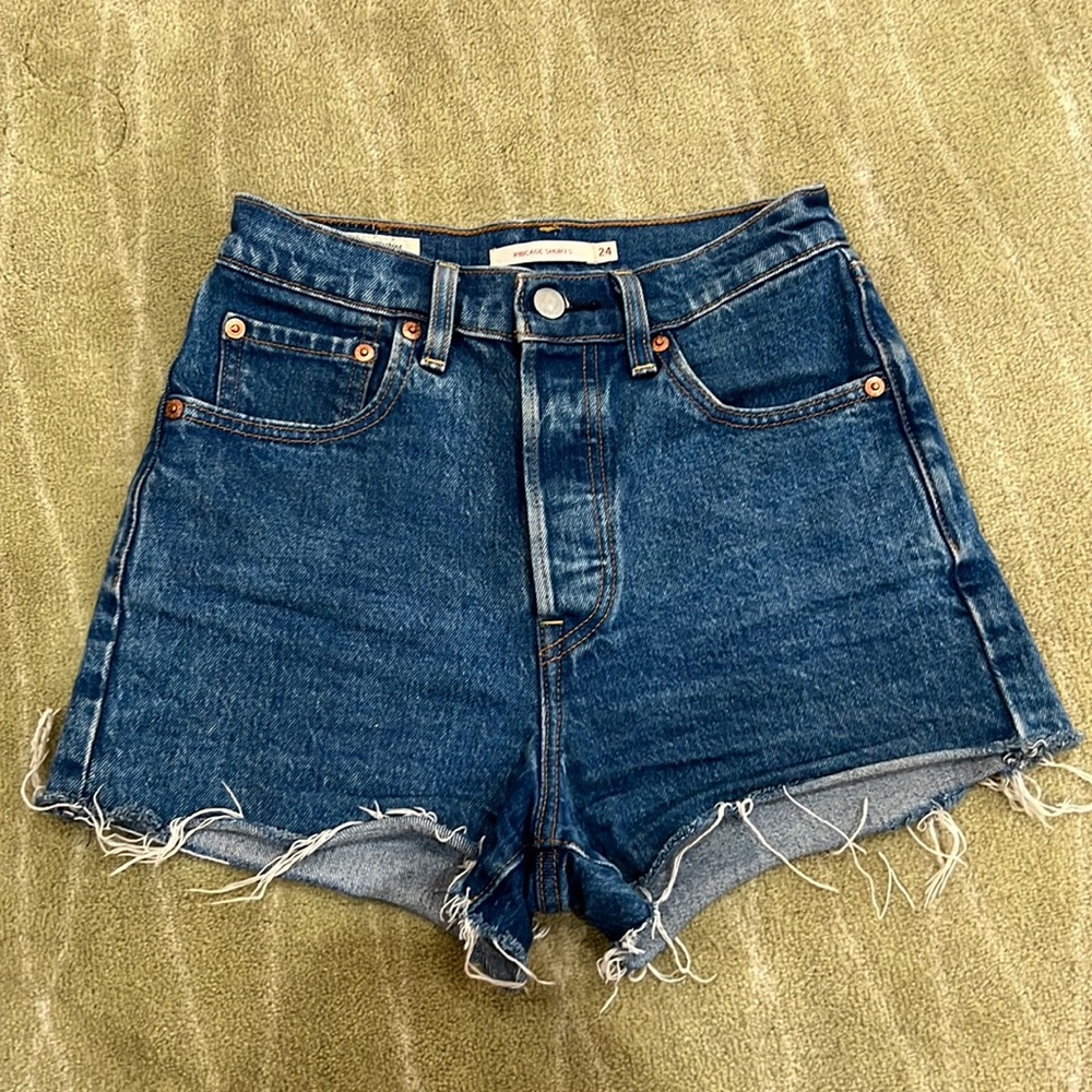 Levi’s premium RIBCAGE short